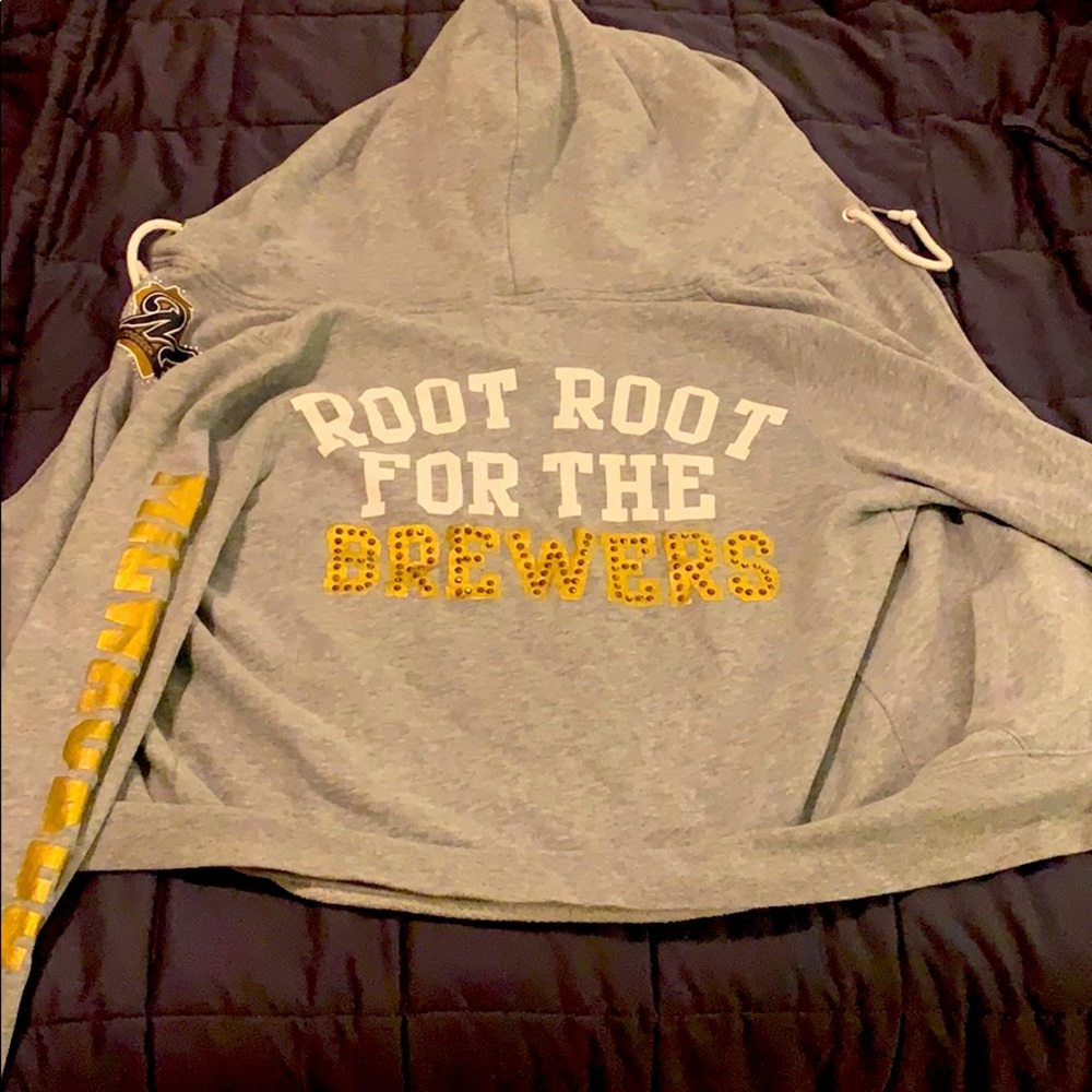 VS Pink Milwaukee Brewers hoodie! 💛💙🤩